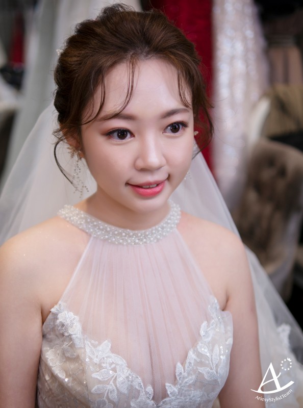 永生花捧花,證婚花藝白紗造型,編髮造型,蓬鬆盤髮,戶外證婚,Ariesy品牌婚紗