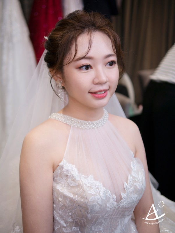 永生花捧花,證婚花藝白紗造型,編髮造型,蓬鬆盤髮,戶外證婚,Ariesy品牌婚紗
