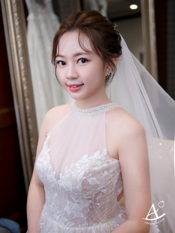永生花捧花,證婚花藝白紗造型,編髮造型,蓬鬆盤髮,戶外證婚,Ariesy品牌婚紗