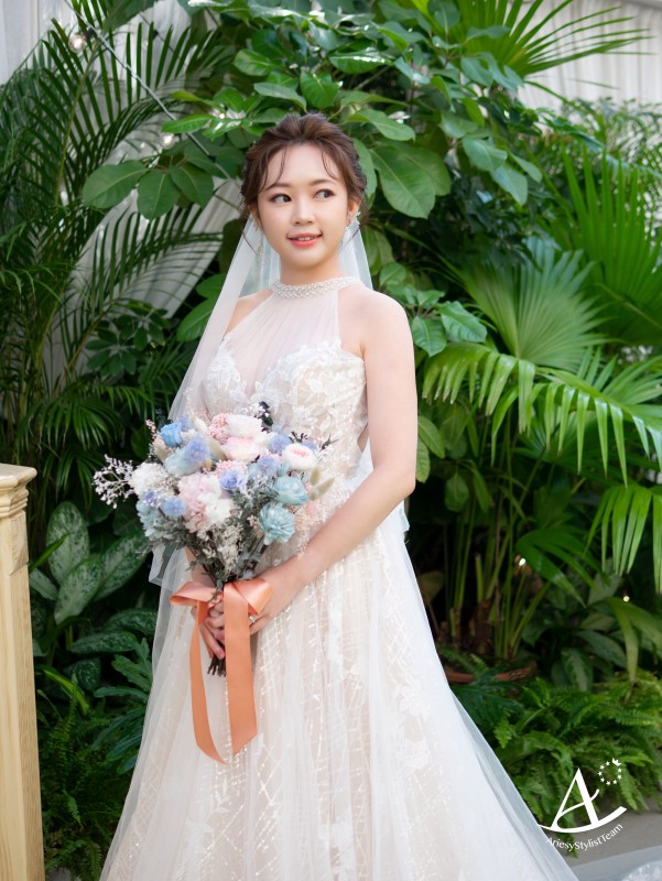 永生花捧花,證婚花藝白紗造型,編髮造型,蓬鬆盤髮,戶外證婚,Ariesy品牌婚紗