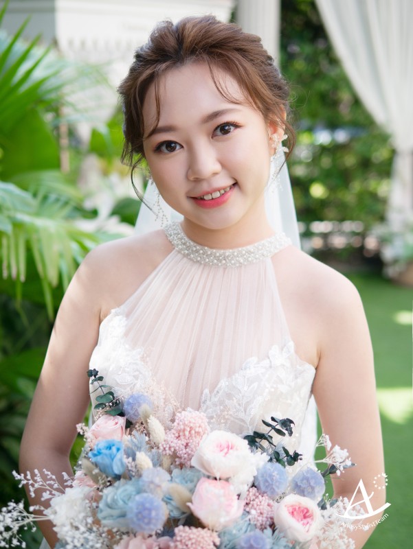 永生花捧花,證婚花藝白紗造型,編髮造型,蓬鬆盤髮,戶外證婚,Ariesy品牌婚紗