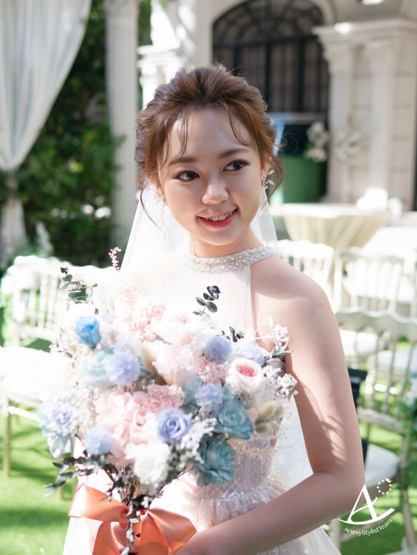 永生花捧花,證婚花藝白紗造型,編髮造型,蓬鬆盤髮,戶外證婚,Ariesy品牌婚紗