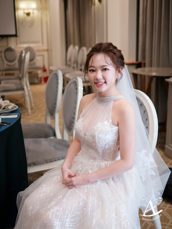 永生花捧花,證婚花藝白紗造型,編髮造型,蓬鬆盤髮,戶外證婚,Ariesy品牌婚紗