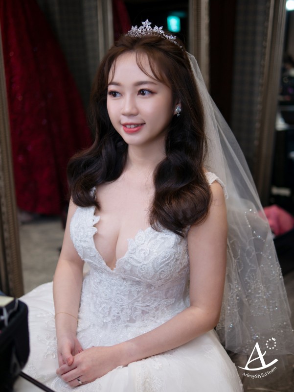 永生花捧花,證婚花藝白紗造型,編髮造型,蓬鬆盤髮,戶外證婚,Ariesy品牌婚紗