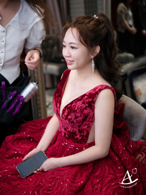 永生花捧花,證婚花藝白紗造型,編髮造型,蓬鬆盤髮,戶外證婚,Ariesy品牌婚紗