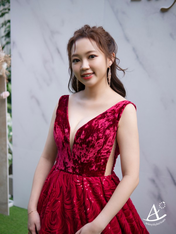永生花捧花,證婚花藝白紗造型,編髮造型,蓬鬆盤髮,戶外證婚,Ariesy品牌婚紗