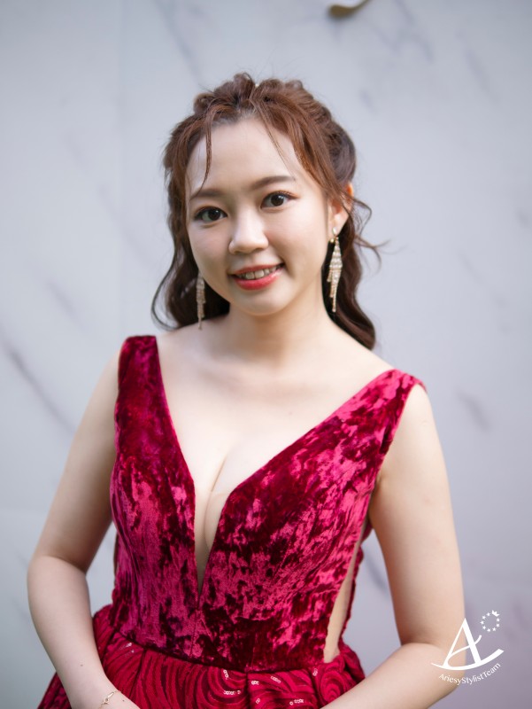 永生花捧花,證婚花藝白紗造型,編髮造型,蓬鬆盤髮,戶外證婚,Ariesy品牌婚紗