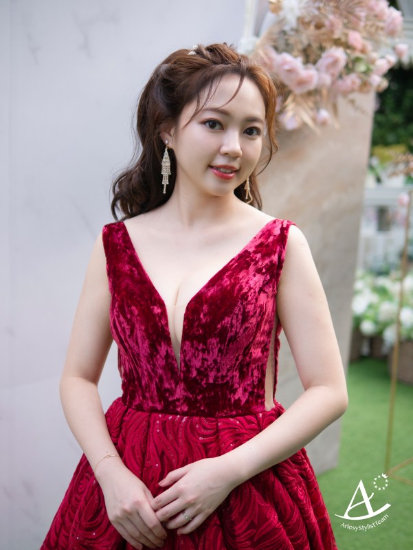 永生花捧花,證婚花藝白紗造型,編髮造型,蓬鬆盤髮,戶外證婚,Ariesy品牌婚紗