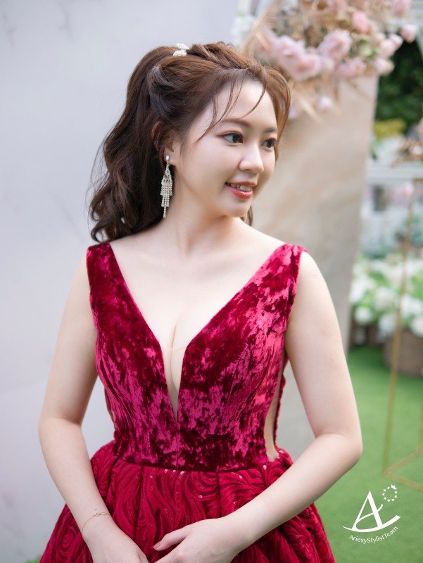 永生花捧花,證婚花藝白紗造型,編髮造型,蓬鬆盤髮,戶外證婚,Ariesy品牌婚紗