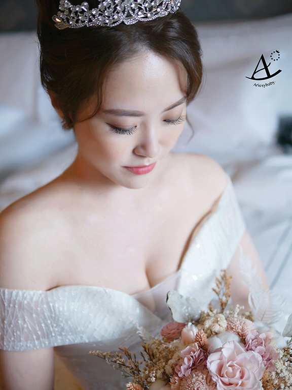 新祕|輕透立體妝容新娘白紗造型 羽 華麗白紗造型,白紗造型,皇冠造型,清透妝感,編髮造型,戶外婚禮