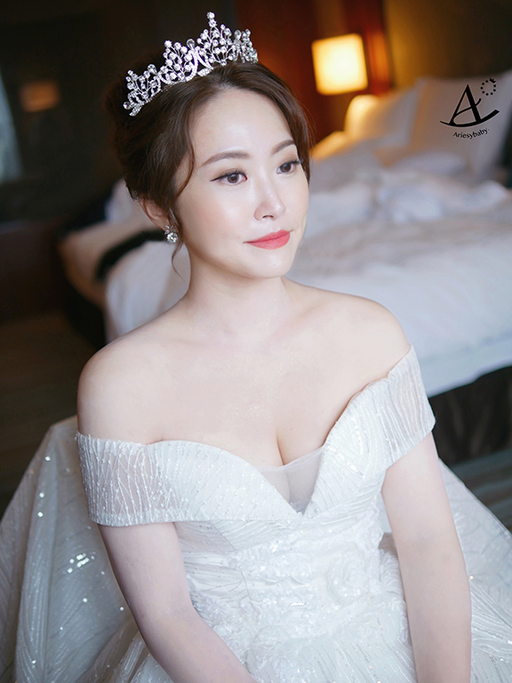 新祕|輕透立體妝容新娘白紗造型 羽 華麗白紗造型,白紗造型,皇冠造型,清透妝感,編髮造型,戶外婚禮