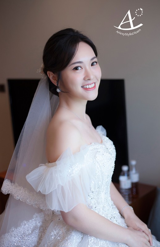 白紗造型,花藝新祕,迎娶造型,編髮造型,名媛精緻妝感