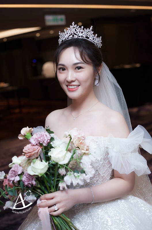 白紗造型,編髮新祕,新娘造型,進場白紗,名媛精緻妝感