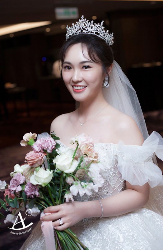 白紗造型,編髮新祕,新娘造型,進場白紗,名媛精緻妝感