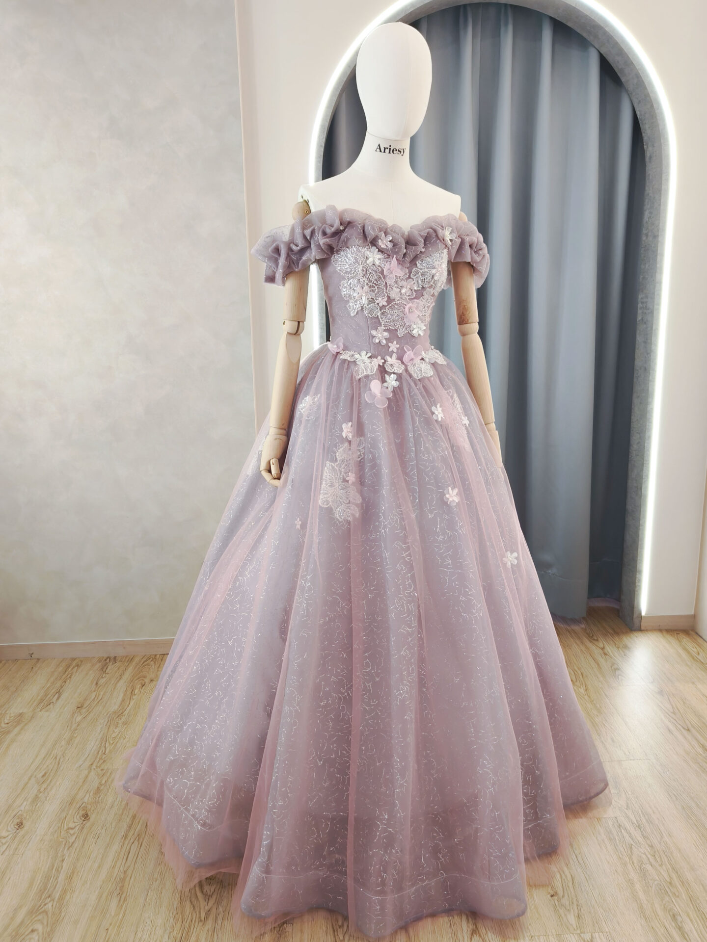 灰粉色禮服,花朵蕾絲禮服,台北婚紗,三重婚紗工作室