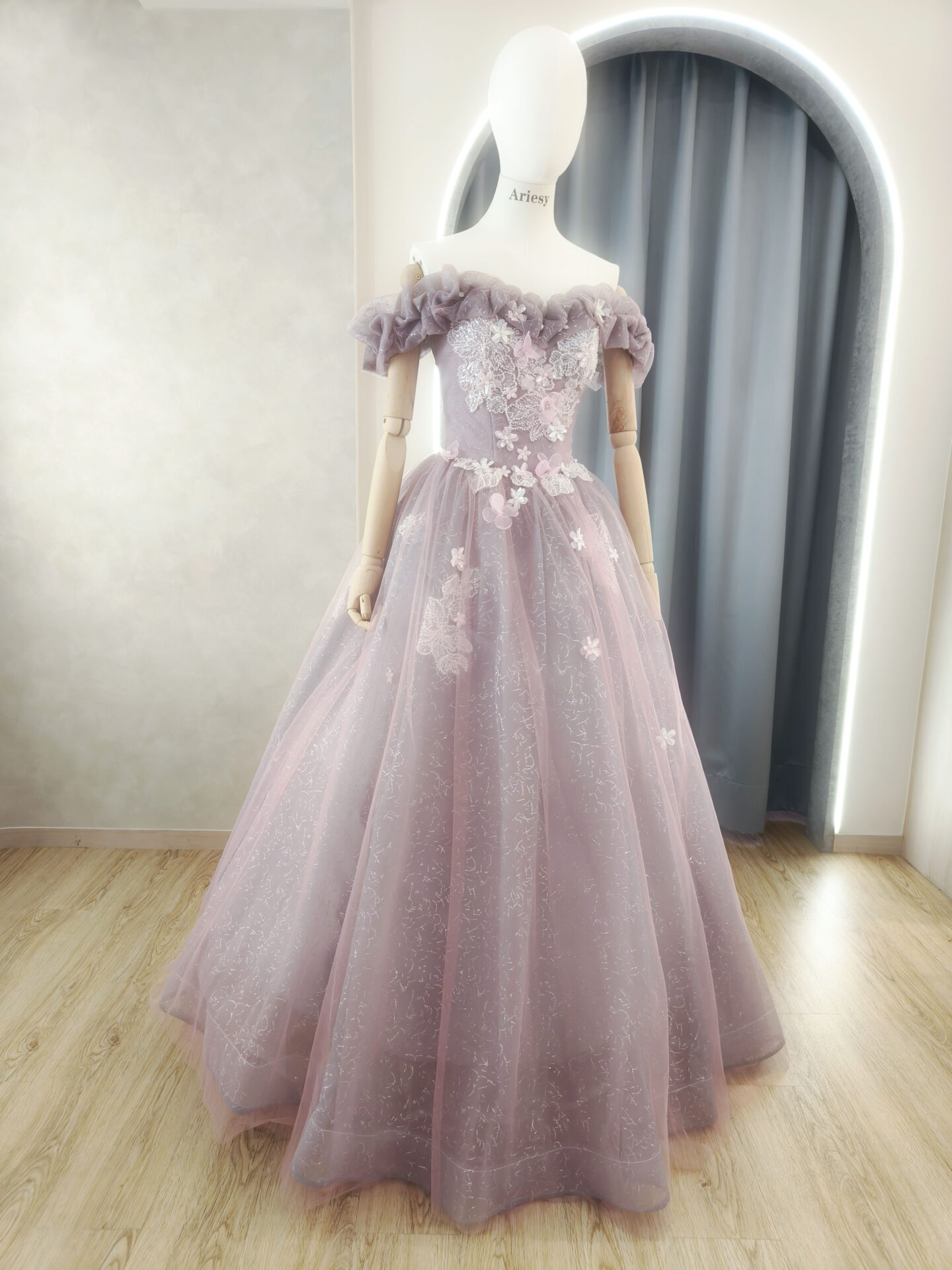 灰粉色禮服,花朵蕾絲禮服,台北婚紗,三重婚紗工作室