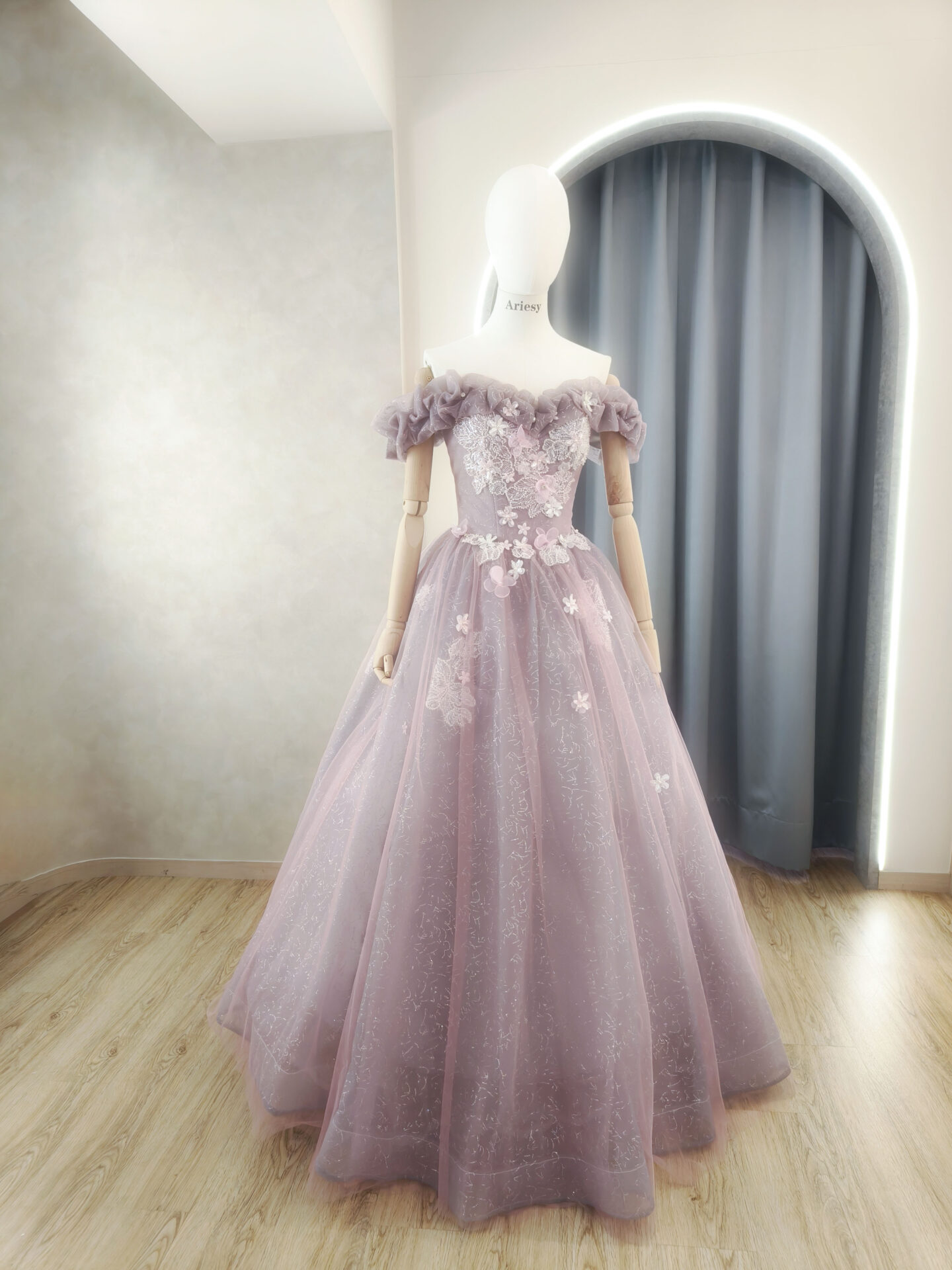 灰粉色禮服,花朵蕾絲禮服,台北婚紗,三重婚紗工作室