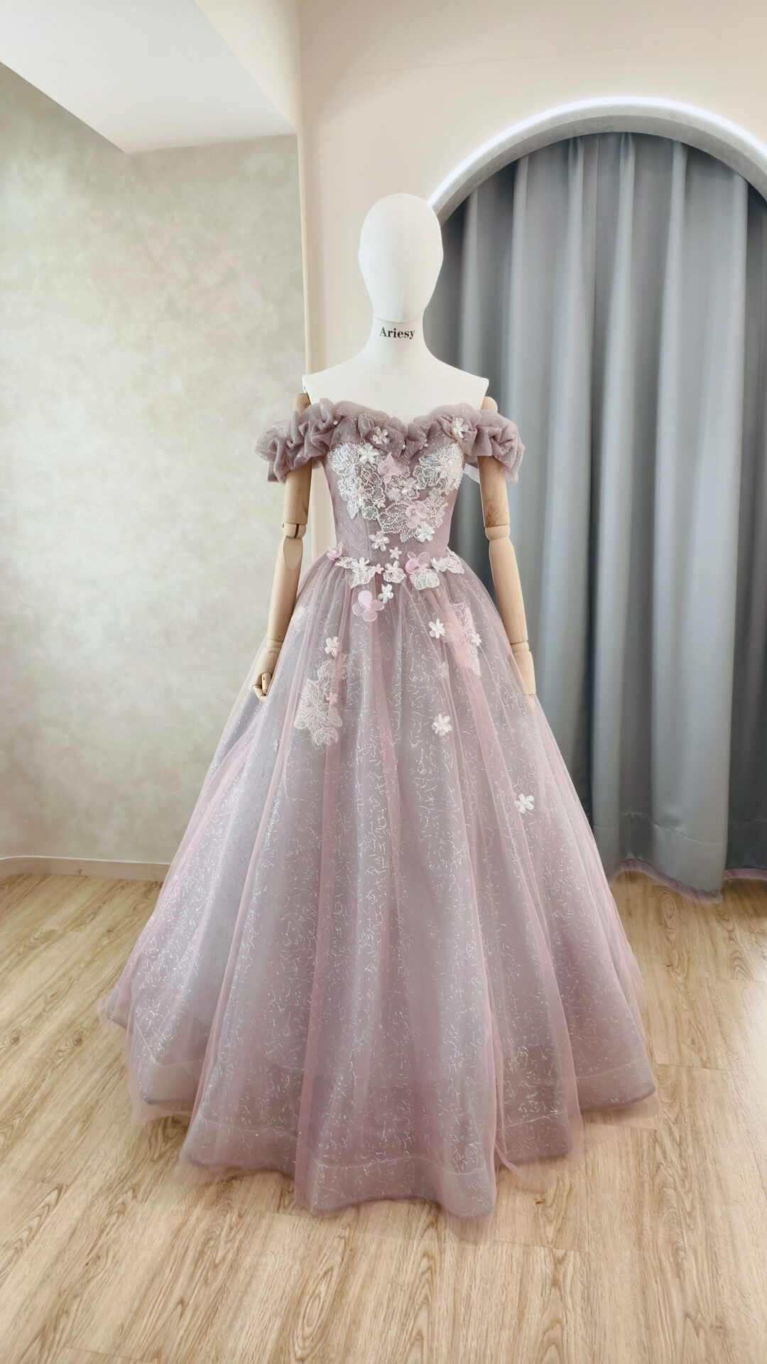 灰粉色禮服,花朵蕾絲禮服,台北婚紗,三重婚紗工作室