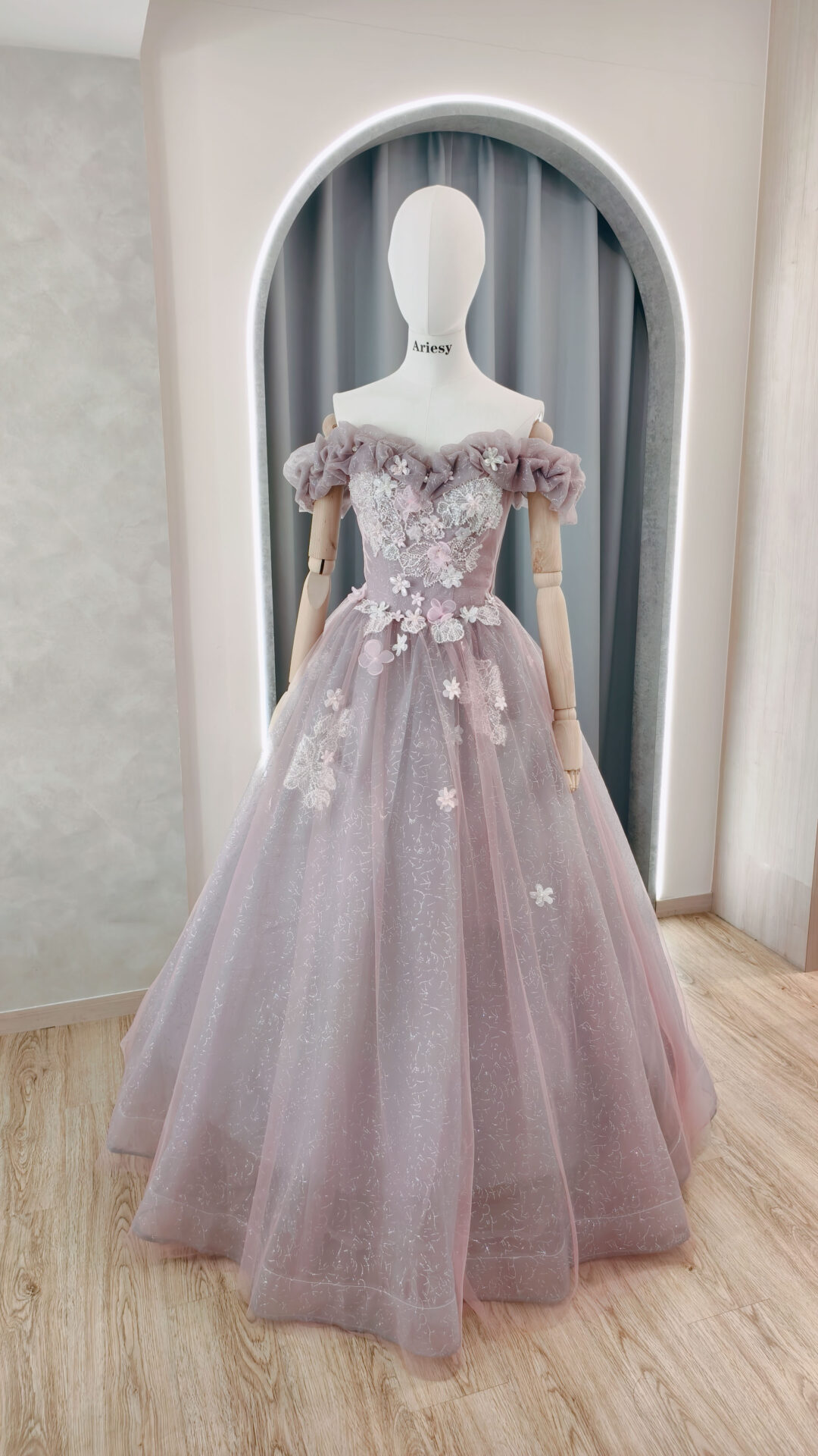 灰粉色禮服,花朵蕾絲禮服,台北婚紗,三重婚紗工作室