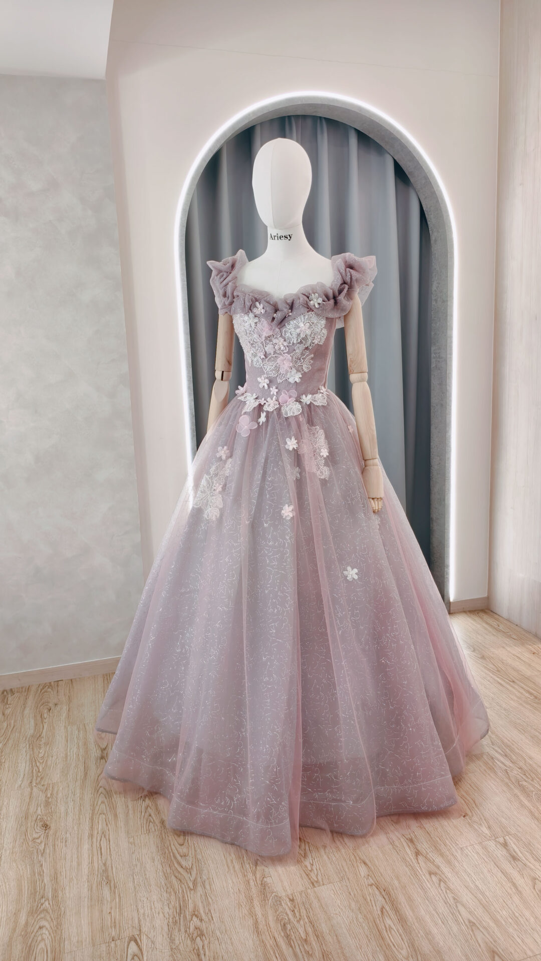 灰粉色禮服,花朵蕾絲禮服,台北婚紗,三重婚紗工作室