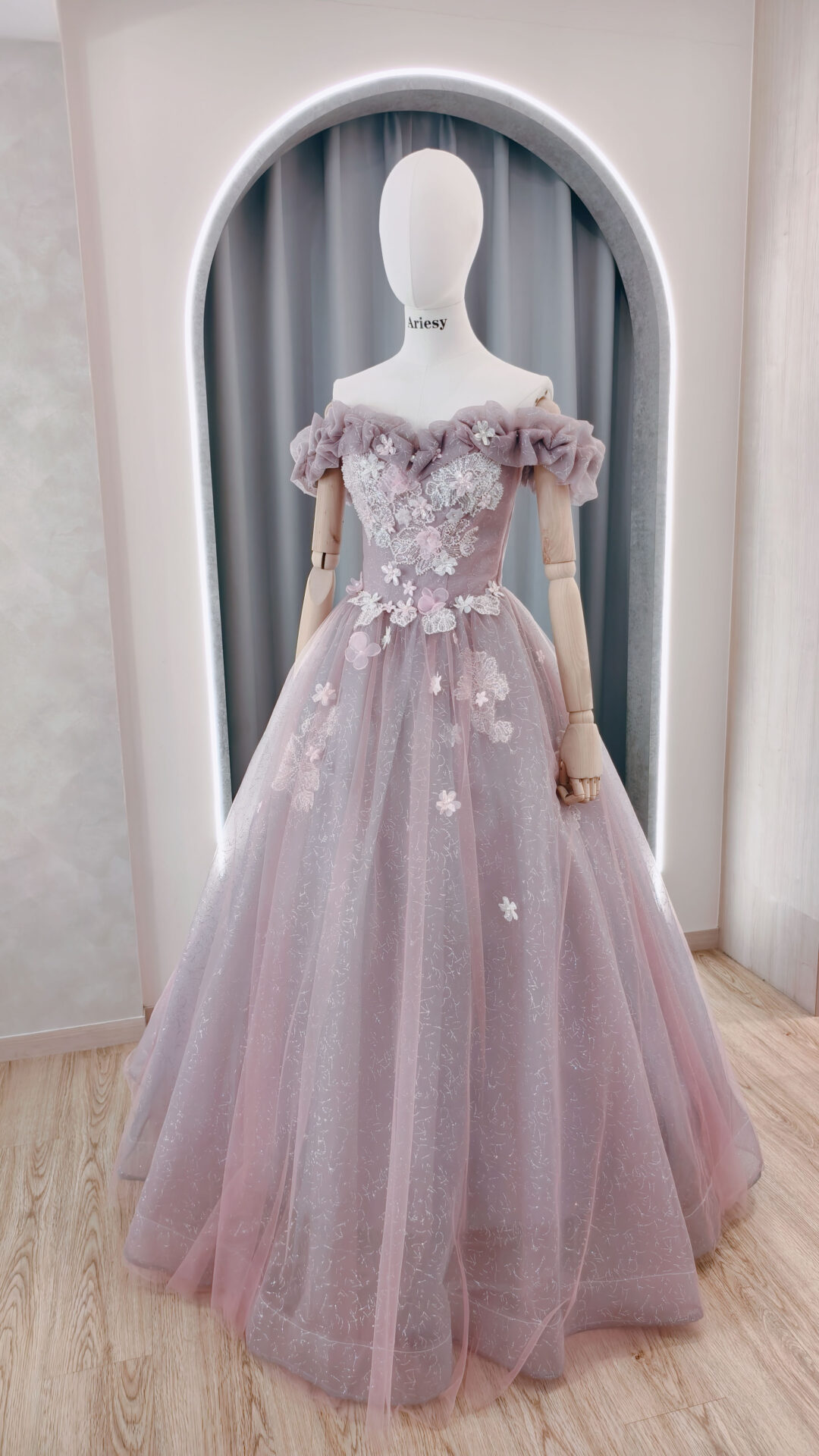 灰粉色禮服,花朵蕾絲禮服,台北婚紗,三重婚紗工作室