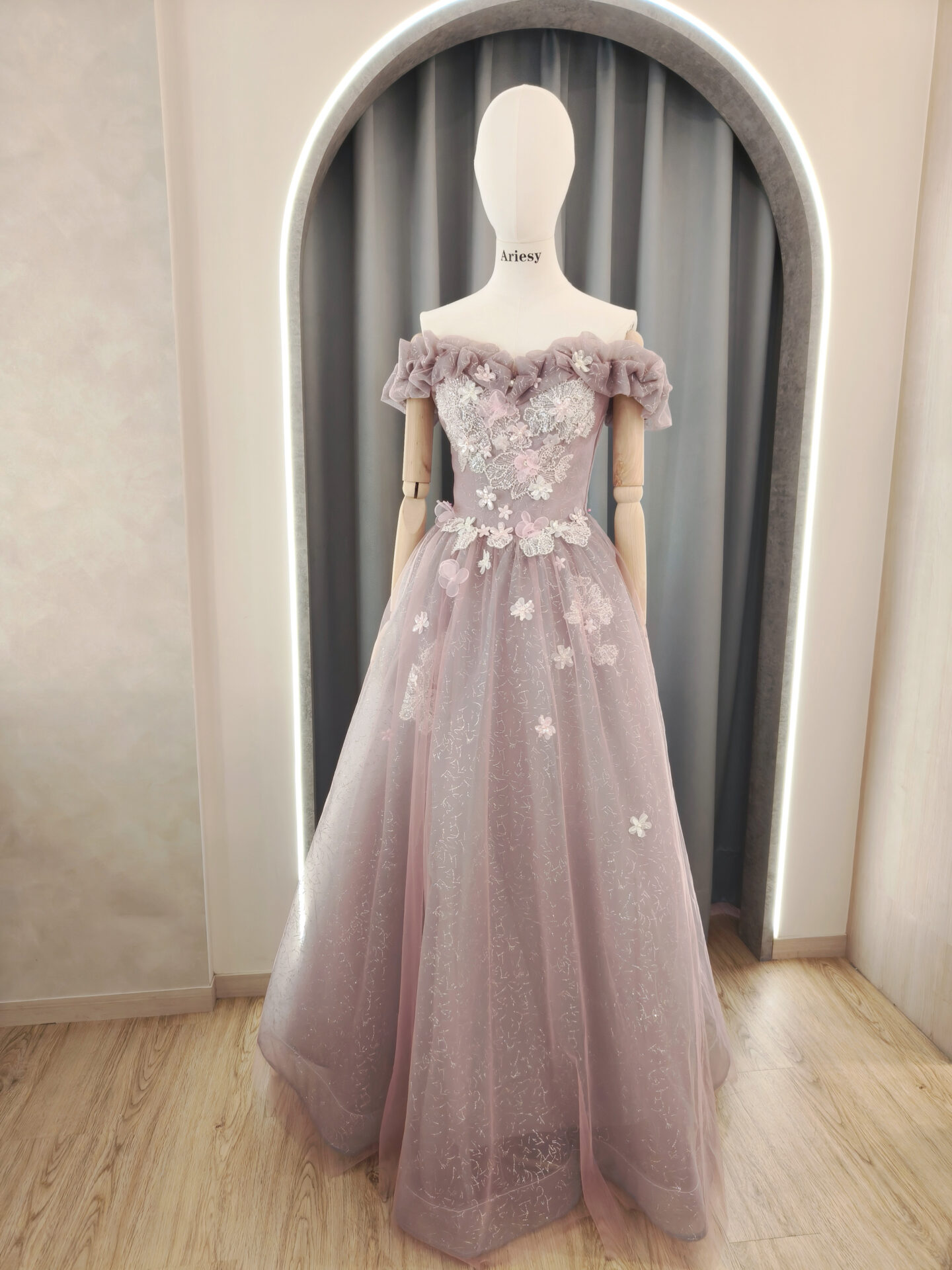 灰粉色禮服,花朵蕾絲禮服,台北婚紗,三重婚紗工作室