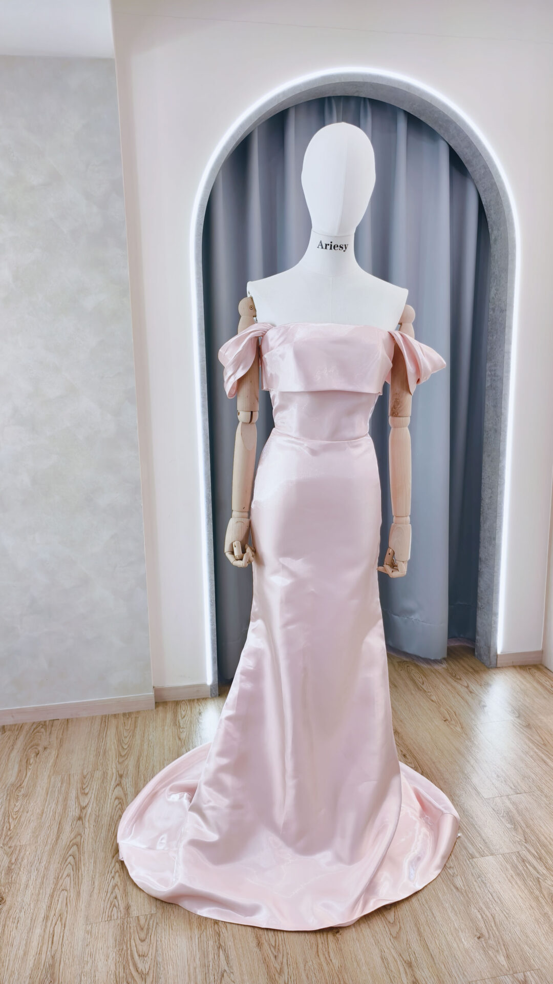 粉色禮服,粉色魚尾禮服,敬酒禮服,宴會春酒尾牙推薦,禮服˙出租