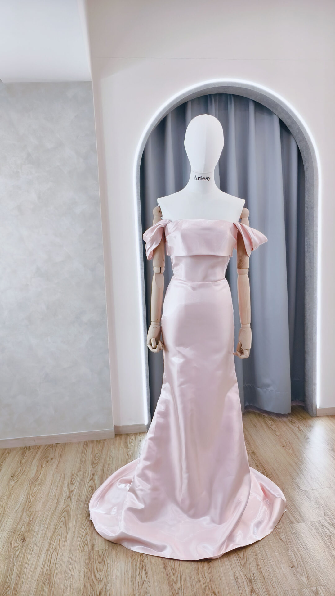 粉色禮服,粉色魚尾禮服,敬酒禮服,宴會春酒尾牙推薦,禮服˙出租