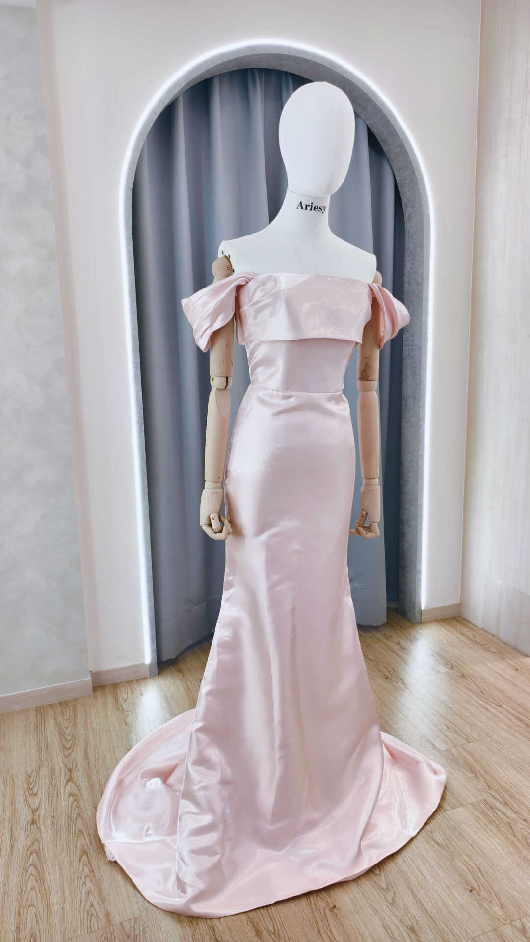 粉色禮服,粉色魚尾禮服,敬酒禮服,宴會春酒尾牙推薦,禮服˙出租