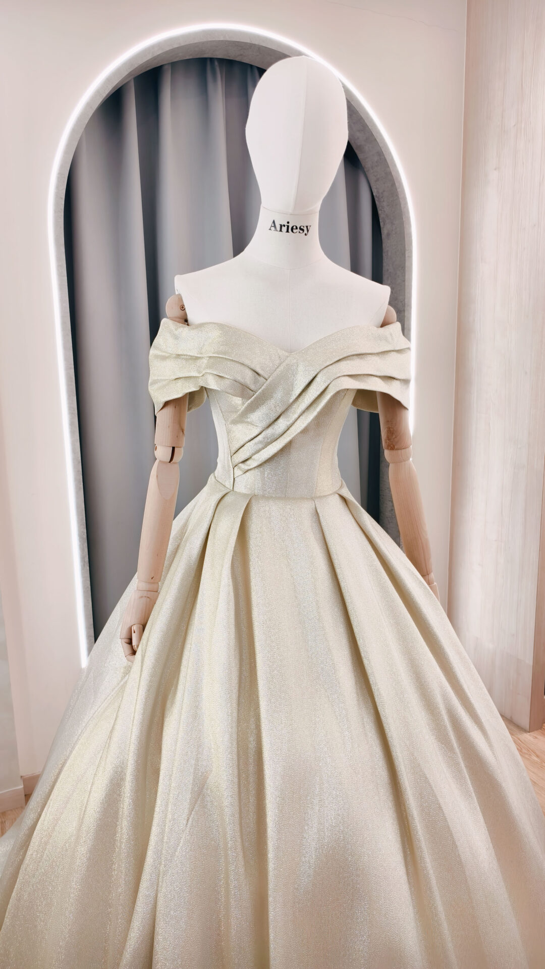 禮服出租,愛瑞思婚紗,ARIESY婚紗,金色禮服,婚紗包套,宴客服,尾牙晚會禮服