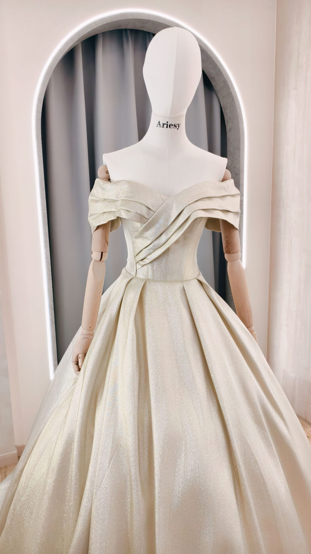 禮服出租,愛瑞思婚紗,ARIESY婚紗,金色禮服,婚紗包套,宴客服,尾牙晚會禮服