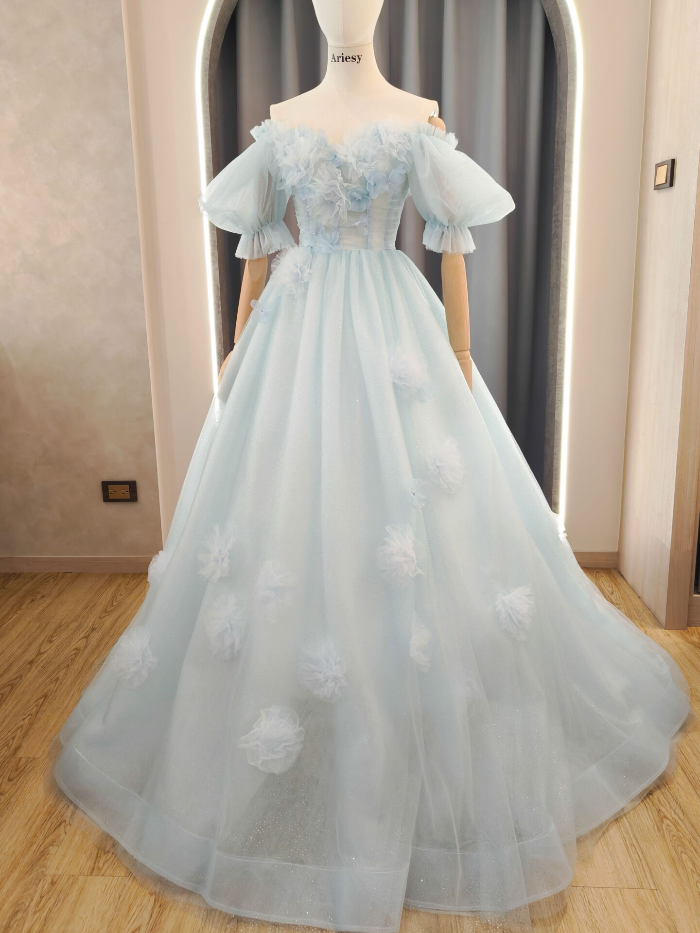 公主泡泡袖遮手臂藍色婚紗禮服,台北宴客禮服租借,Ariesy愛瑞思婚紗推薦,花花禮服婚紗,婚紗工作室推薦,北部婚紗攝影包套,禮服出租,水藍色禮服,寶寶藍婚紗