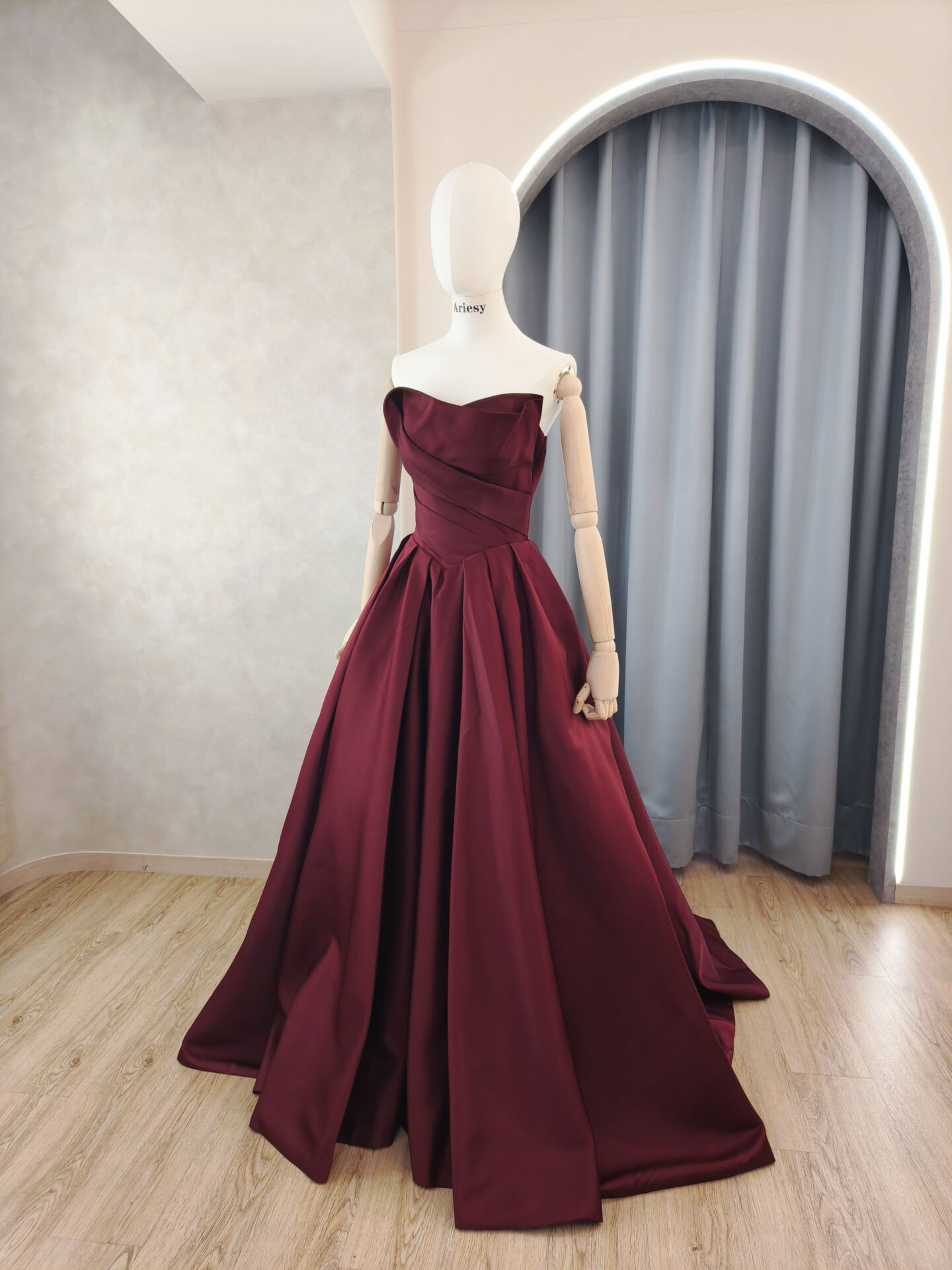 紅色禮服,台北婚紗禮服品牌,敬酒禮服,文定儀式,尾牙禮服,主持晚會禮服推薦,訂婚禮服