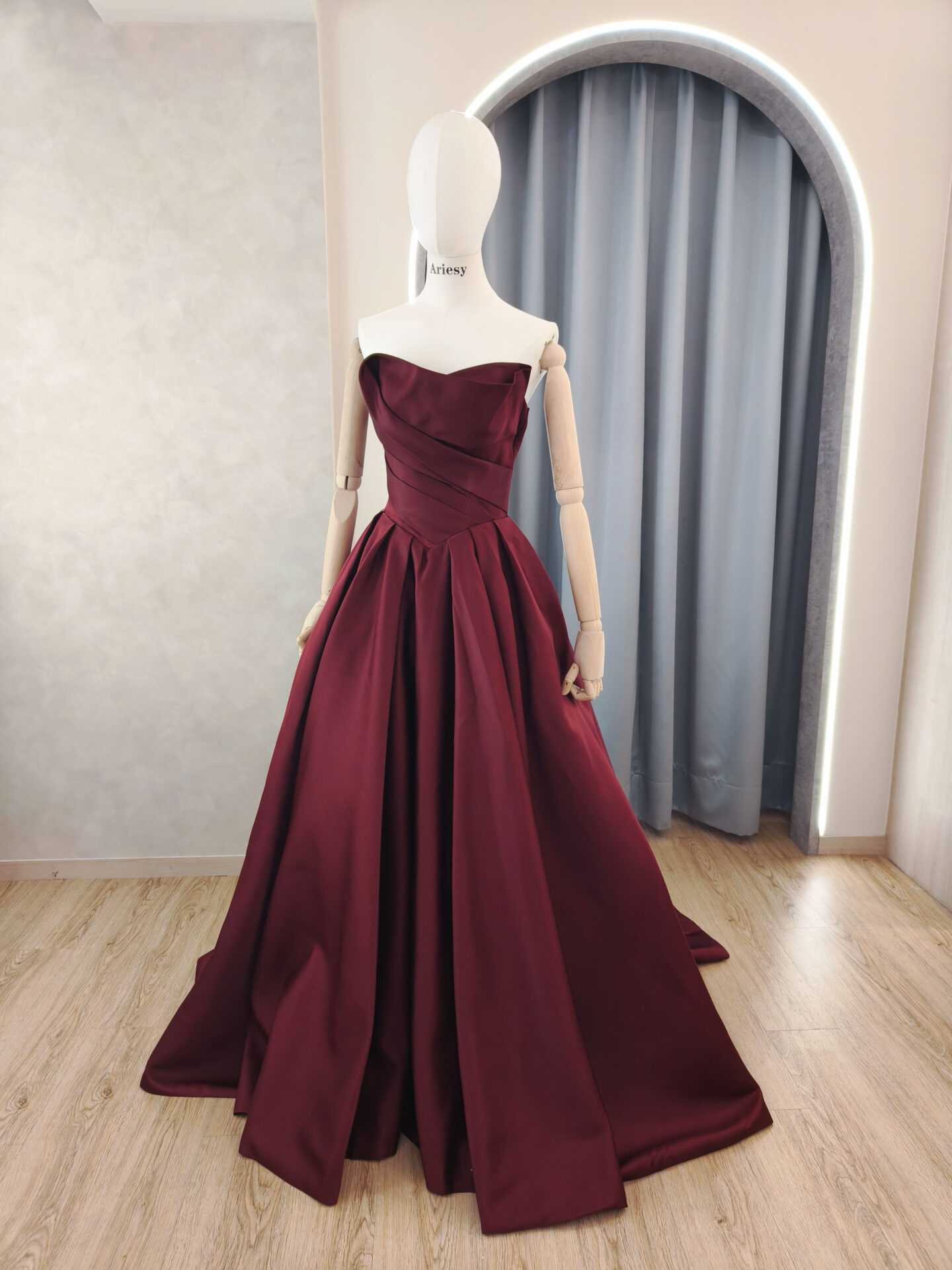 紅色禮服,台北婚紗禮服品牌,敬酒禮服,文定儀式,尾牙禮服,主持晚會禮服推薦,訂婚禮服