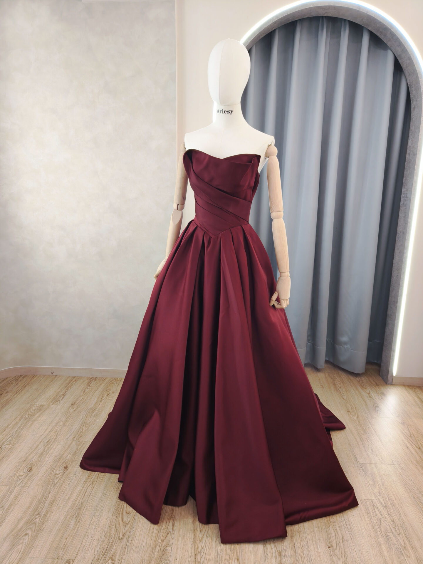 紅色禮服,台北婚紗禮服品牌,敬酒禮服,文定儀式,尾牙禮服,主持晚會禮服推薦,訂婚禮服