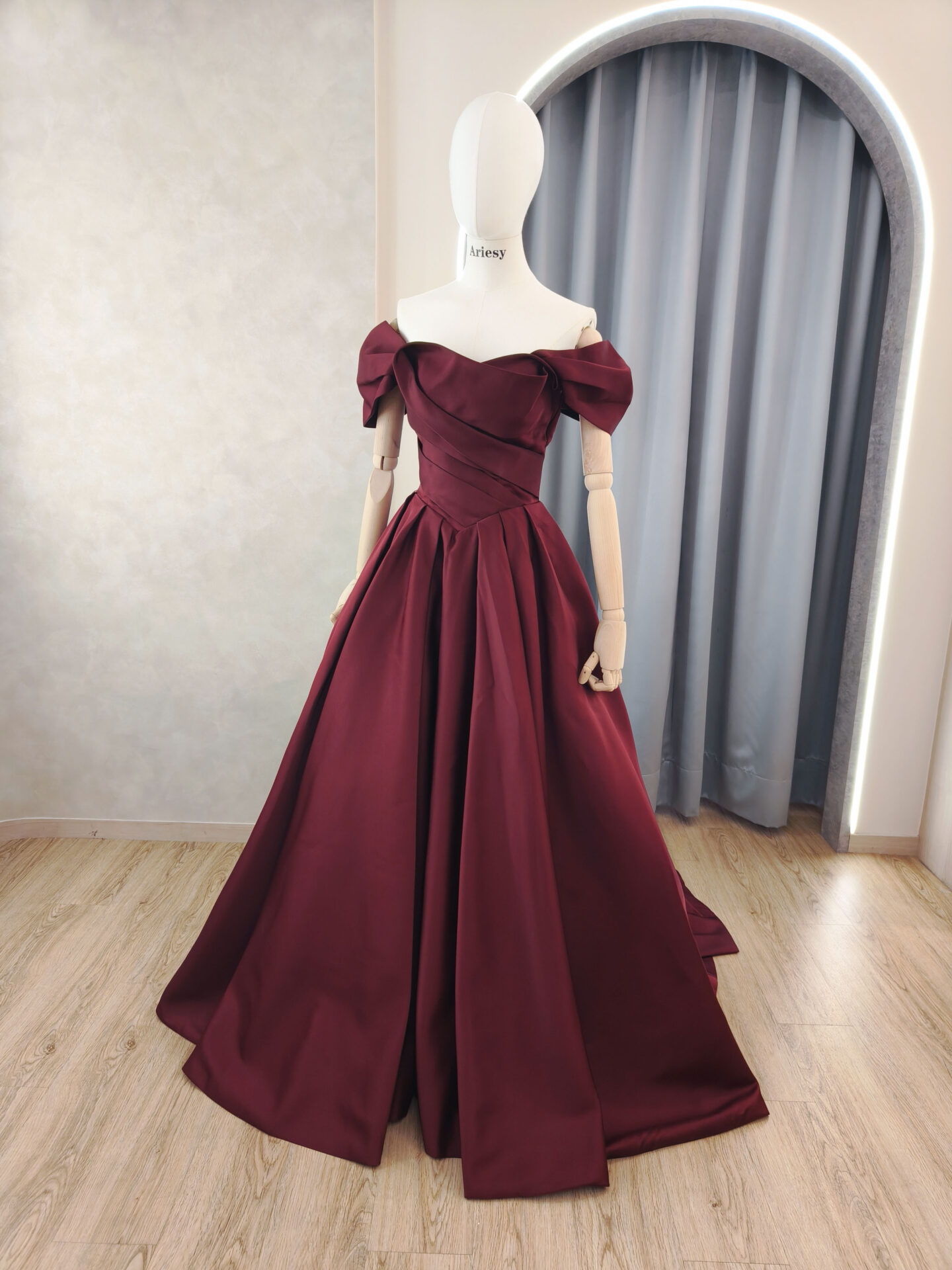 紅色禮服,台北婚紗禮服品牌,敬酒禮服,文定儀式,尾牙禮服,主持晚會禮服推薦,訂婚禮服